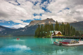  Emerald Lake Lodge  Филд